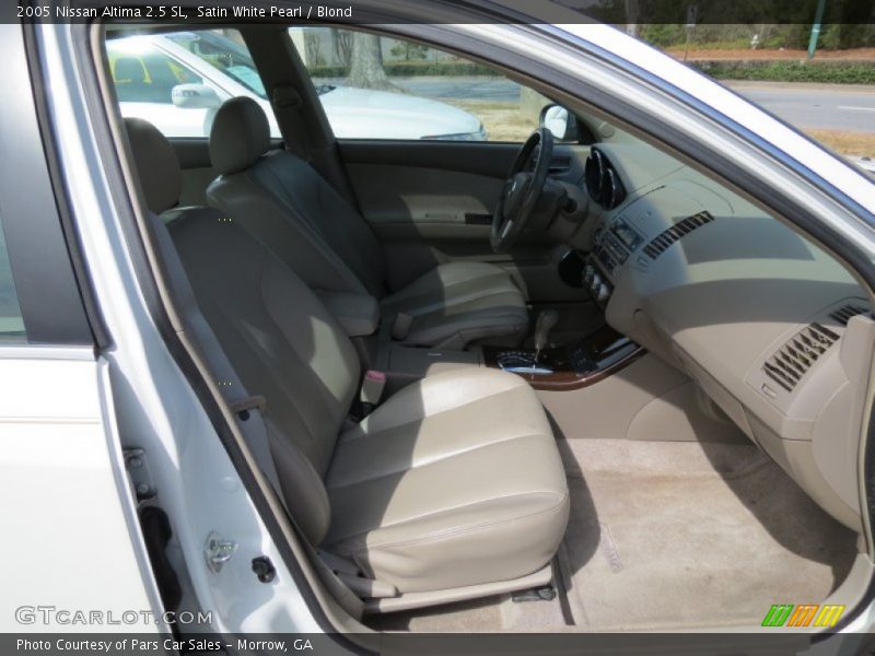 Satin White Pearl / Blond 2005 Nissan Altima 2.5 SL