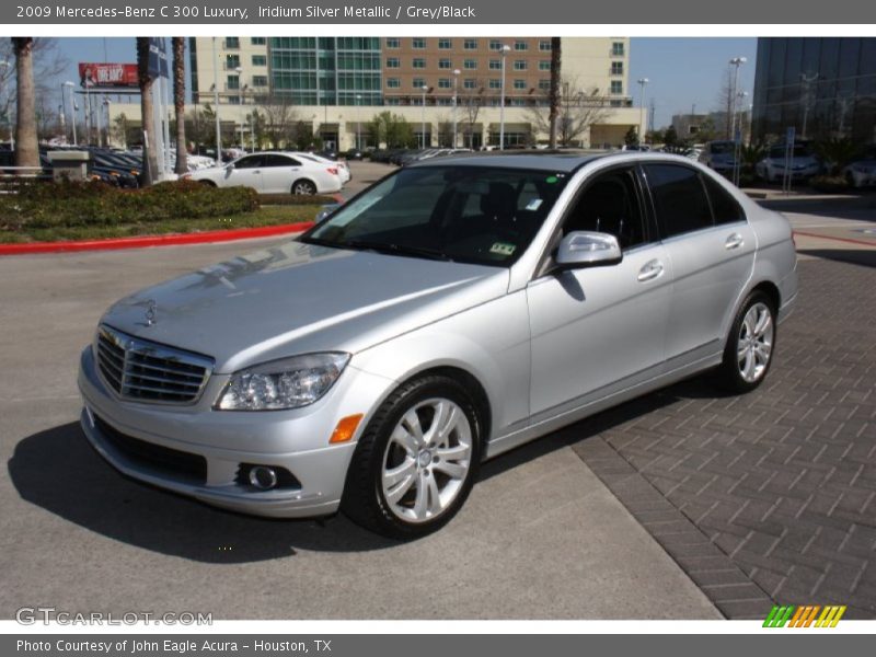 Front 3/4 View of 2009 C 300 Luxury
