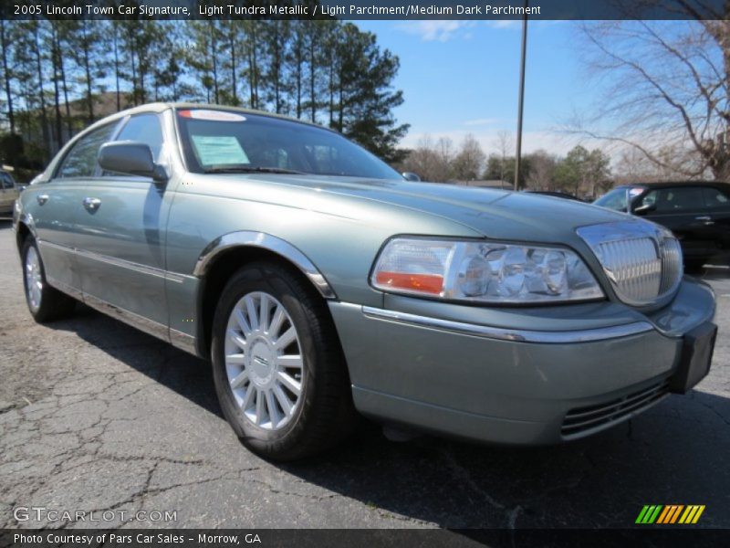 Light Tundra Metallic / Light Parchment/Medium Dark Parchment 2005 Lincoln Town Car Signature