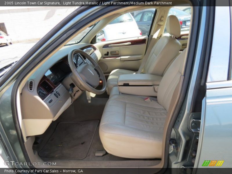 Light Tundra Metallic / Light Parchment/Medium Dark Parchment 2005 Lincoln Town Car Signature