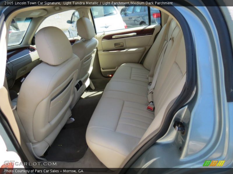 Light Tundra Metallic / Light Parchment/Medium Dark Parchment 2005 Lincoln Town Car Signature