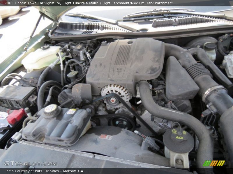 Light Tundra Metallic / Light Parchment/Medium Dark Parchment 2005 Lincoln Town Car Signature