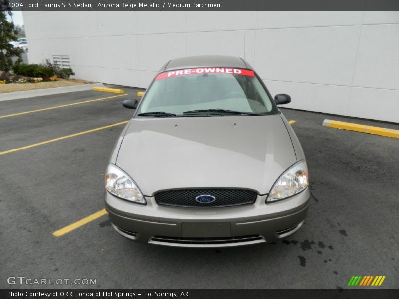 Arizona Beige Metallic / Medium Parchment 2004 Ford Taurus SES Sedan