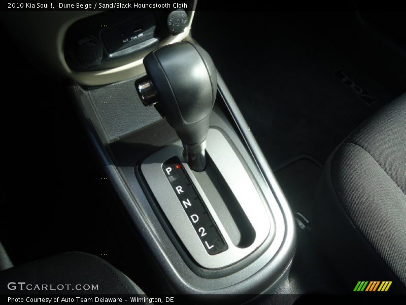 Dune Beige / Sand/Black Houndstooth Cloth 2010 Kia Soul !