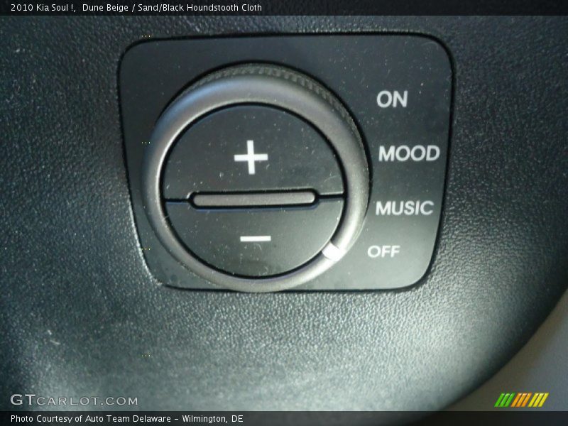 Dune Beige / Sand/Black Houndstooth Cloth 2010 Kia Soul !