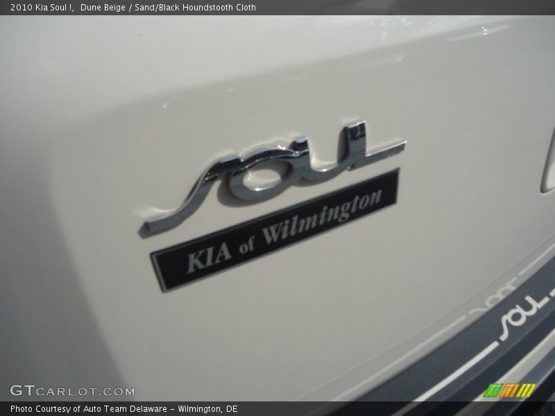 Dune Beige / Sand/Black Houndstooth Cloth 2010 Kia Soul !