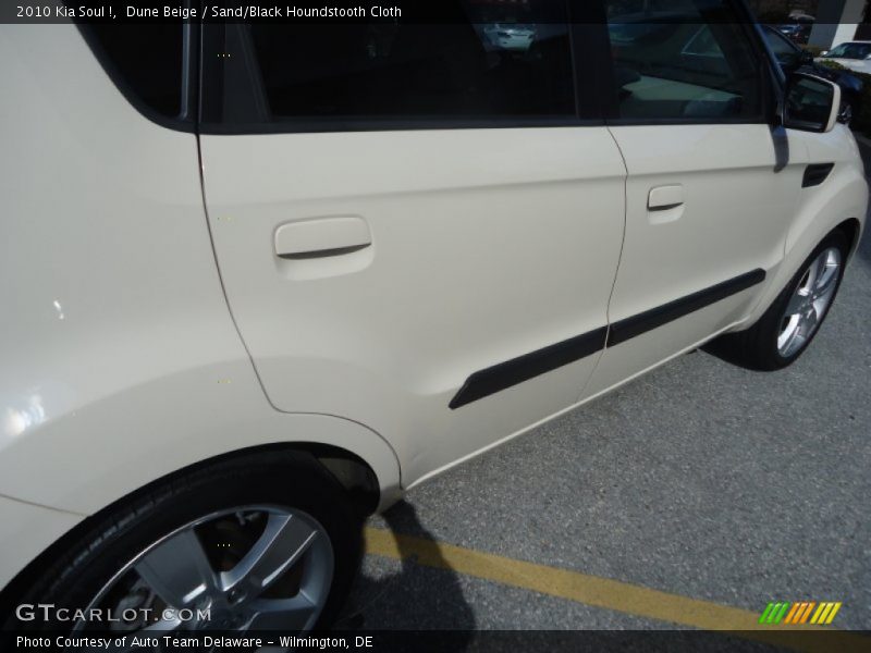 Dune Beige / Sand/Black Houndstooth Cloth 2010 Kia Soul !