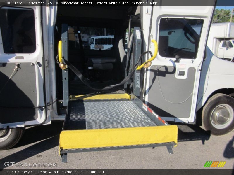 Oxford White / Medium Pebble Beige 2006 Ford E Series Van E250 XL Wheelchair Access