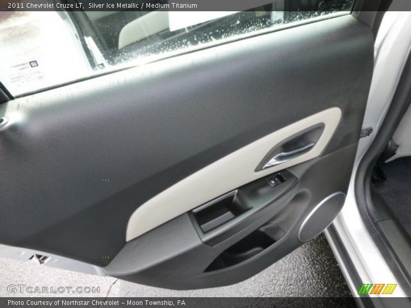 Silver Ice Metallic / Medium Titanium 2011 Chevrolet Cruze LT