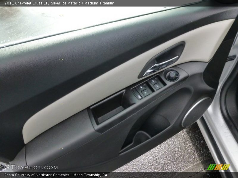 Silver Ice Metallic / Medium Titanium 2011 Chevrolet Cruze LT