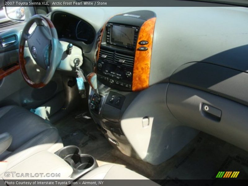 Arctic Frost Pearl White / Stone 2007 Toyota Sienna XLE