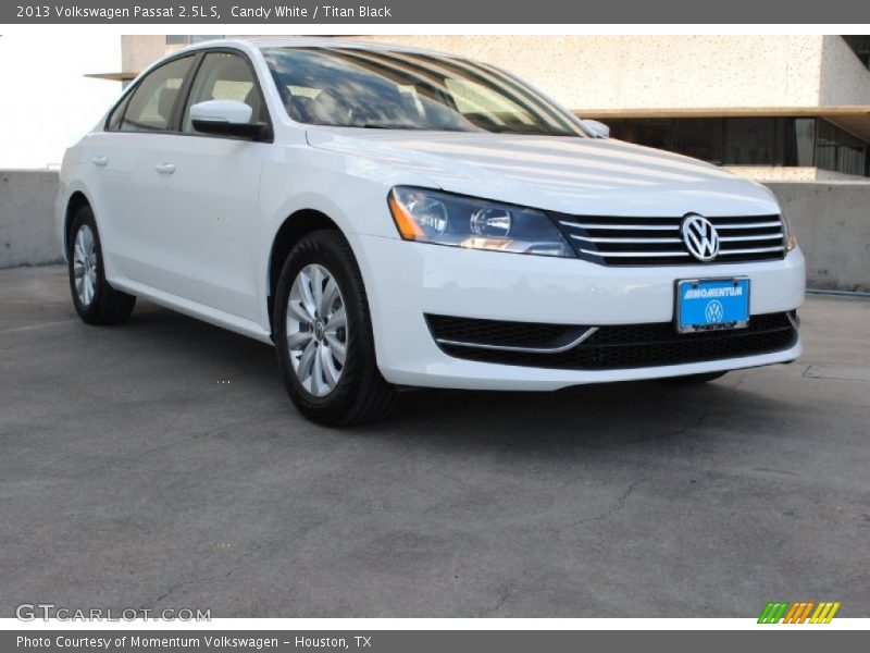 Candy White / Titan Black 2013 Volkswagen Passat 2.5L S