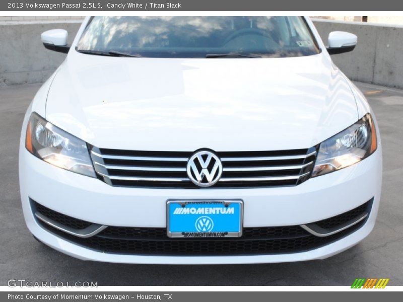 Candy White / Titan Black 2013 Volkswagen Passat 2.5L S