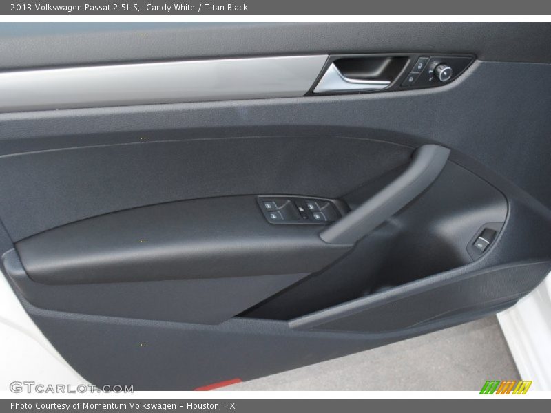 Candy White / Titan Black 2013 Volkswagen Passat 2.5L S