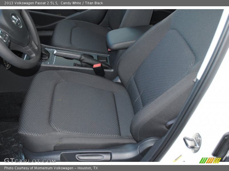 Candy White / Titan Black 2013 Volkswagen Passat 2.5L S