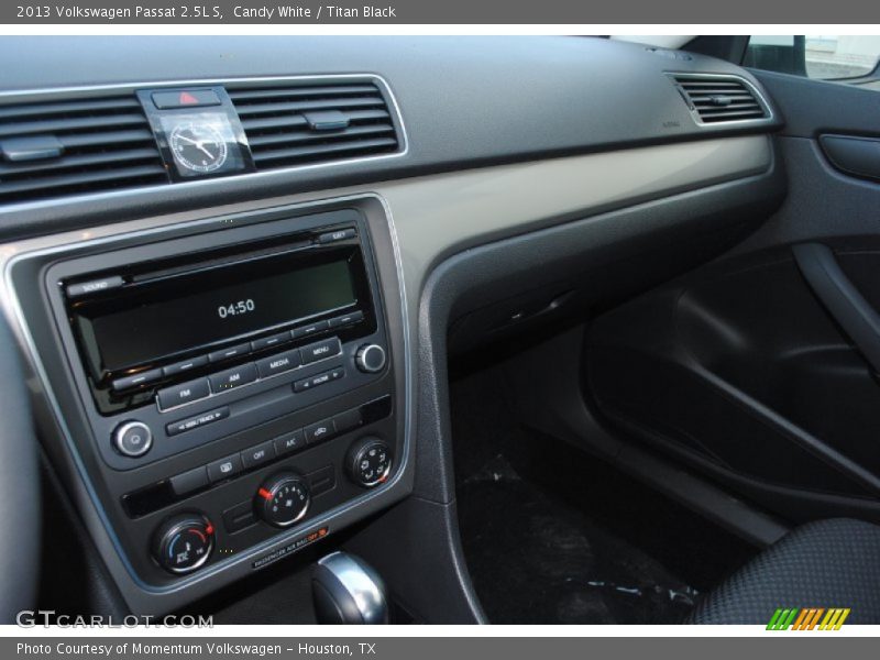 Candy White / Titan Black 2013 Volkswagen Passat 2.5L S