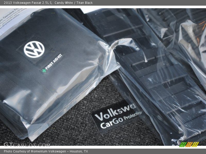 Candy White / Titan Black 2013 Volkswagen Passat 2.5L S