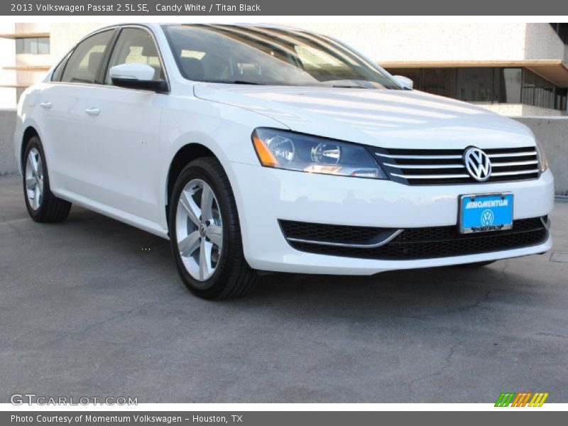 Candy White / Titan Black 2013 Volkswagen Passat 2.5L SE
