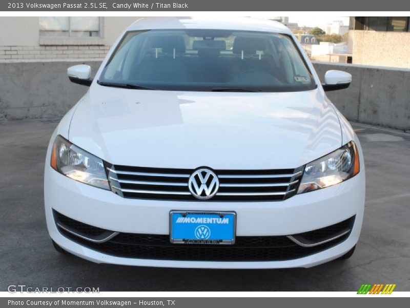Candy White / Titan Black 2013 Volkswagen Passat 2.5L SE