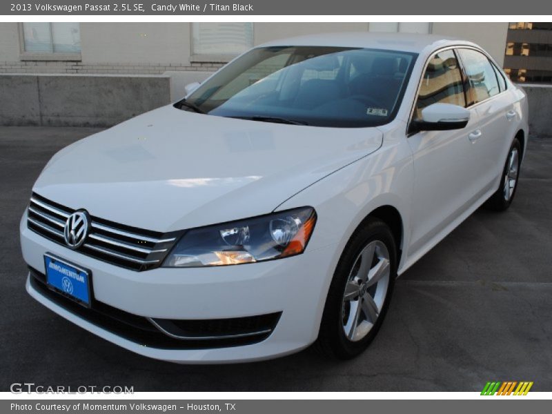 Candy White / Titan Black 2013 Volkswagen Passat 2.5L SE