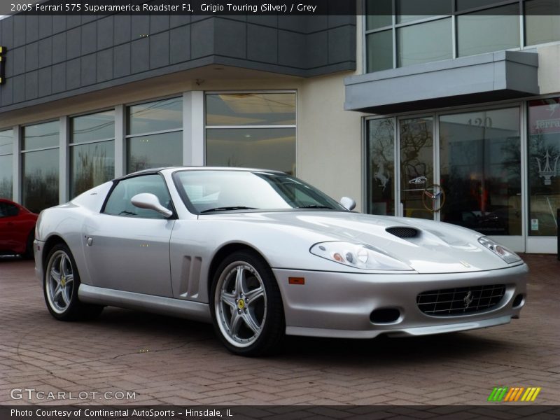 Front 3/4 View of 2005 575 Superamerica Roadster F1