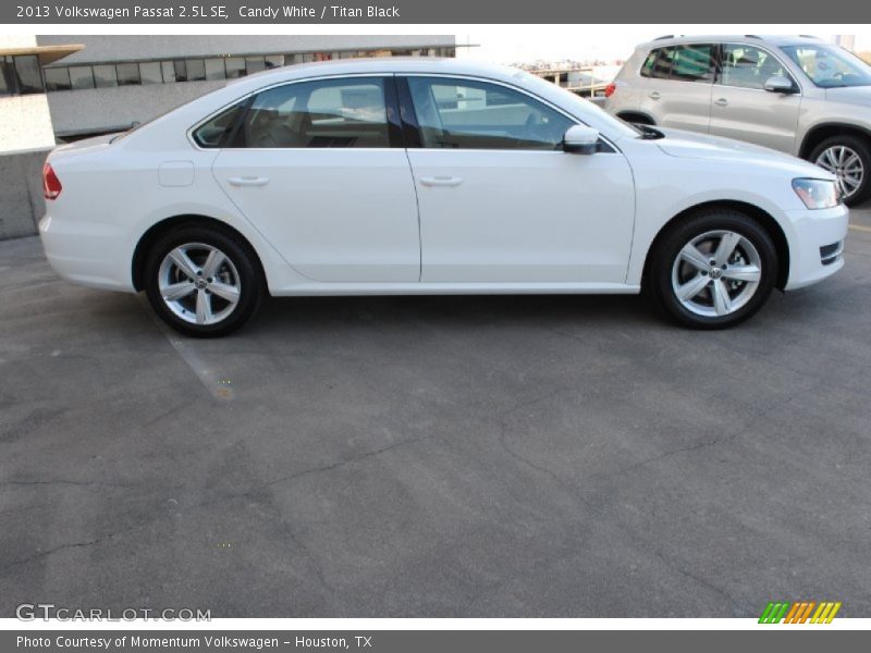 Candy White / Titan Black 2013 Volkswagen Passat 2.5L SE