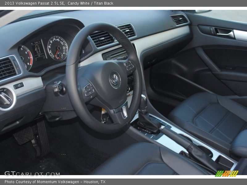 Candy White / Titan Black 2013 Volkswagen Passat 2.5L SE
