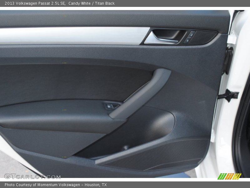 Candy White / Titan Black 2013 Volkswagen Passat 2.5L SE