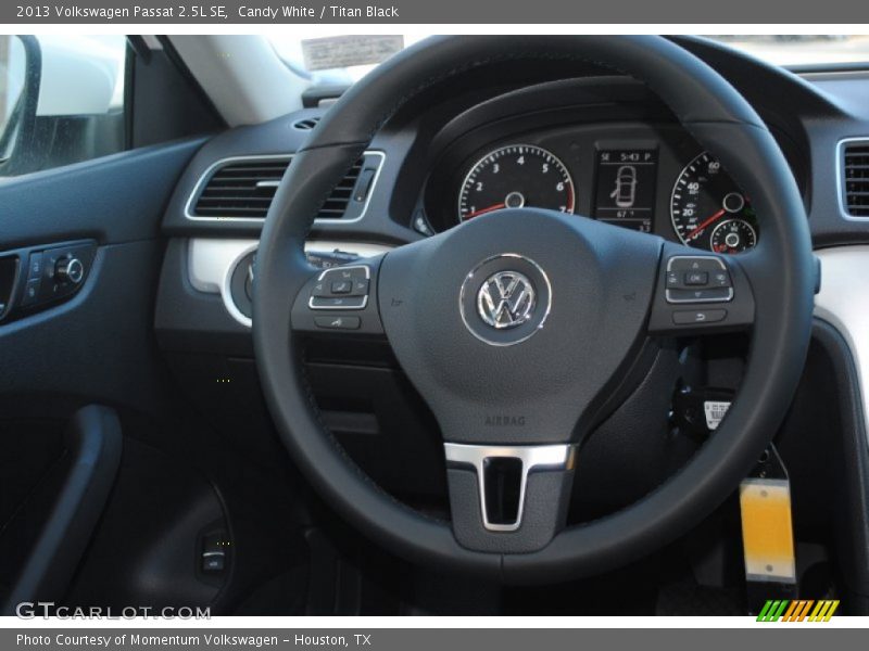 Candy White / Titan Black 2013 Volkswagen Passat 2.5L SE