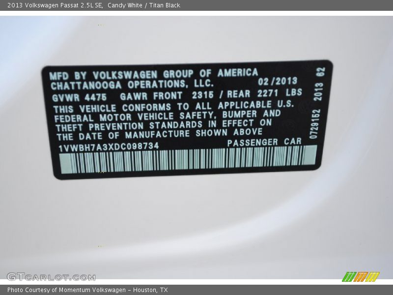 Candy White / Titan Black 2013 Volkswagen Passat 2.5L SE