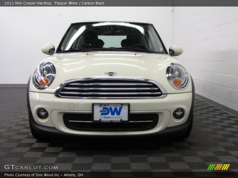 Pepper White / Carbon Black 2011 Mini Cooper Hardtop