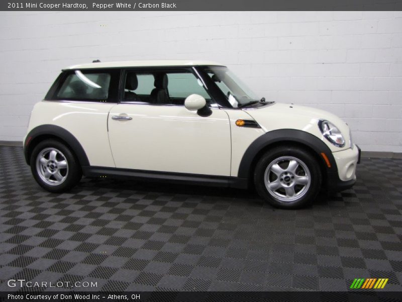 Pepper White / Carbon Black 2011 Mini Cooper Hardtop