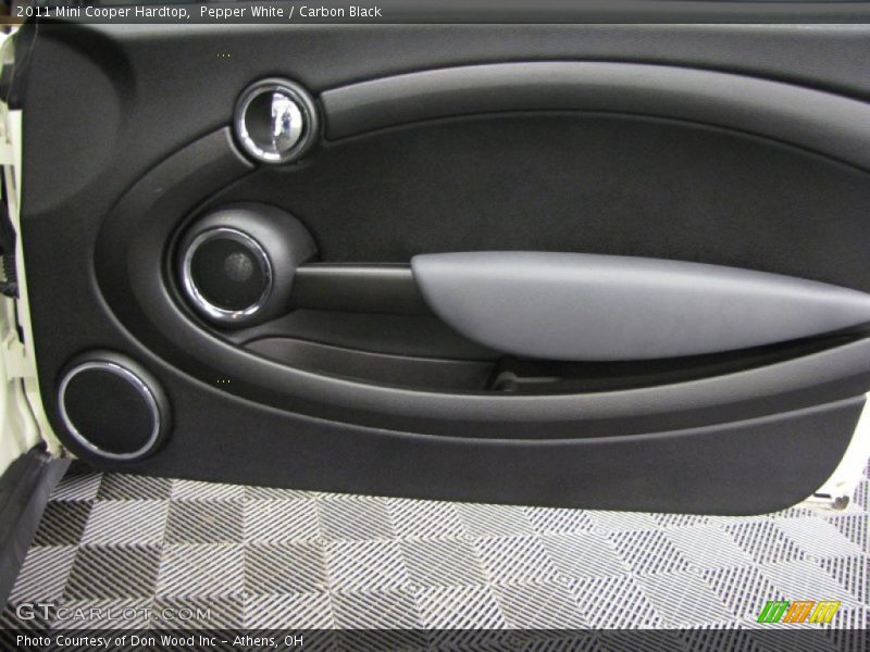 Pepper White / Carbon Black 2011 Mini Cooper Hardtop