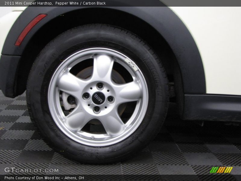Pepper White / Carbon Black 2011 Mini Cooper Hardtop