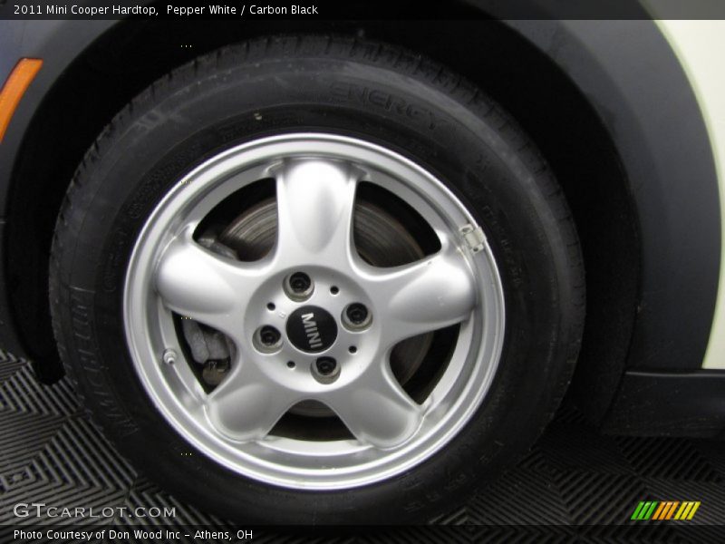 Pepper White / Carbon Black 2011 Mini Cooper Hardtop