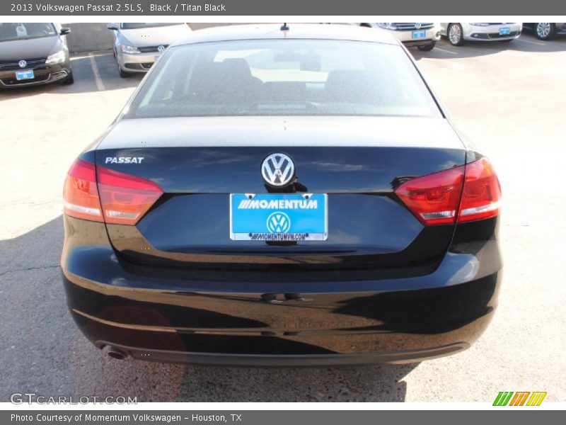 Black / Titan Black 2013 Volkswagen Passat 2.5L S