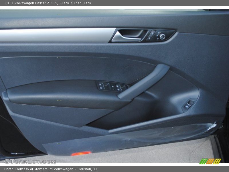 Black / Titan Black 2013 Volkswagen Passat 2.5L S