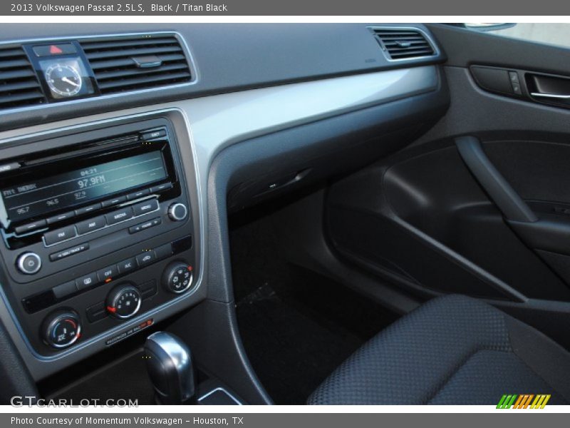 Black / Titan Black 2013 Volkswagen Passat 2.5L S