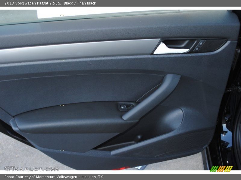 Black / Titan Black 2013 Volkswagen Passat 2.5L S