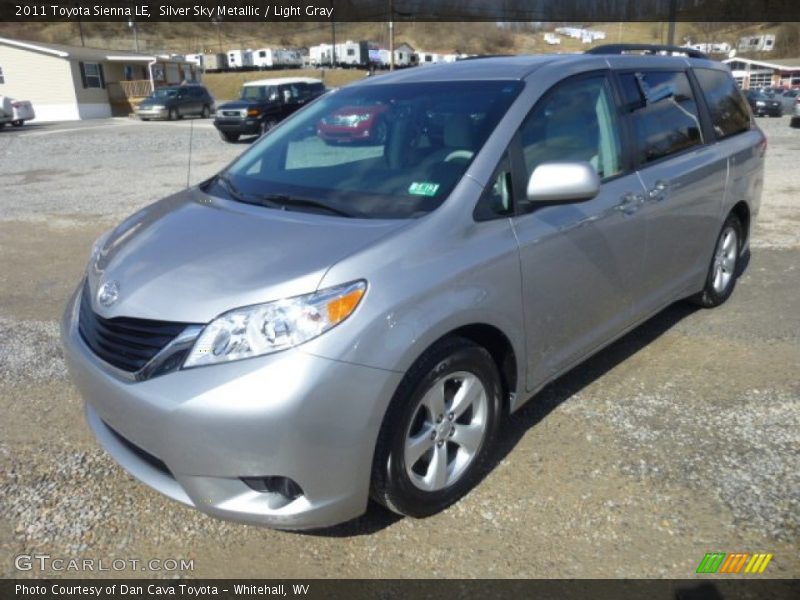 Front 3/4 View of 2011 Sienna LE