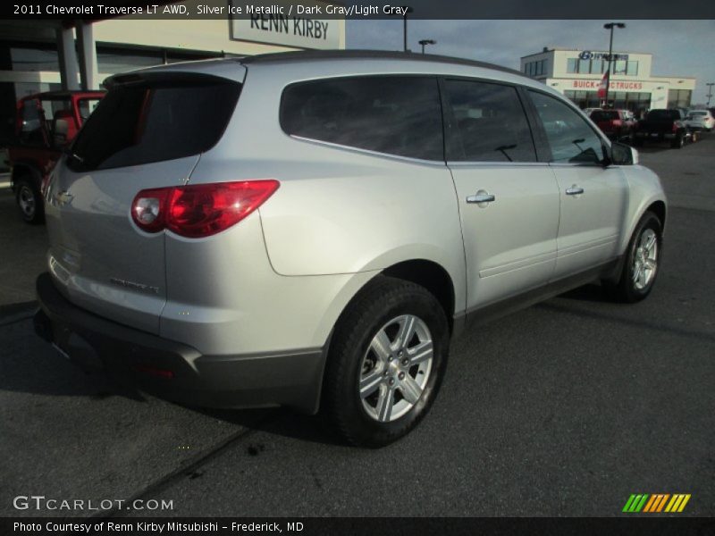 Silver Ice Metallic / Dark Gray/Light Gray 2011 Chevrolet Traverse LT AWD