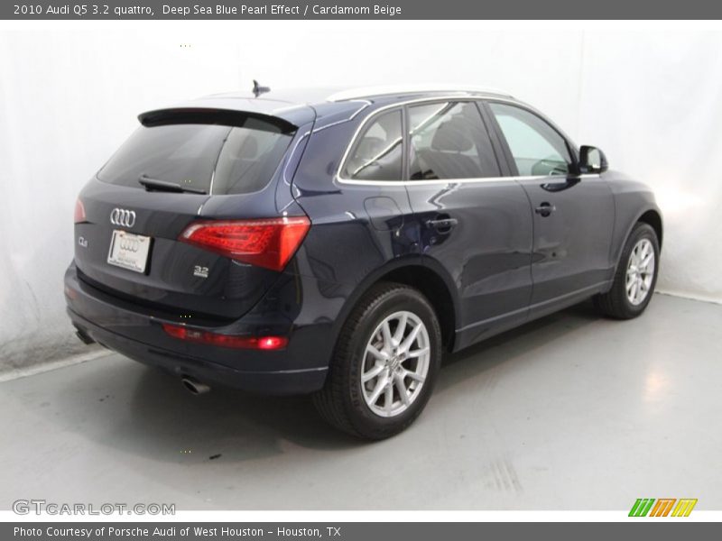 Deep Sea Blue Pearl Effect / Cardamom Beige 2010 Audi Q5 3.2 quattro