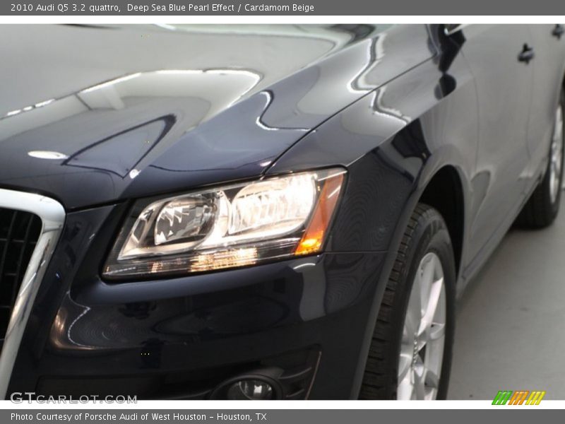 Deep Sea Blue Pearl Effect / Cardamom Beige 2010 Audi Q5 3.2 quattro