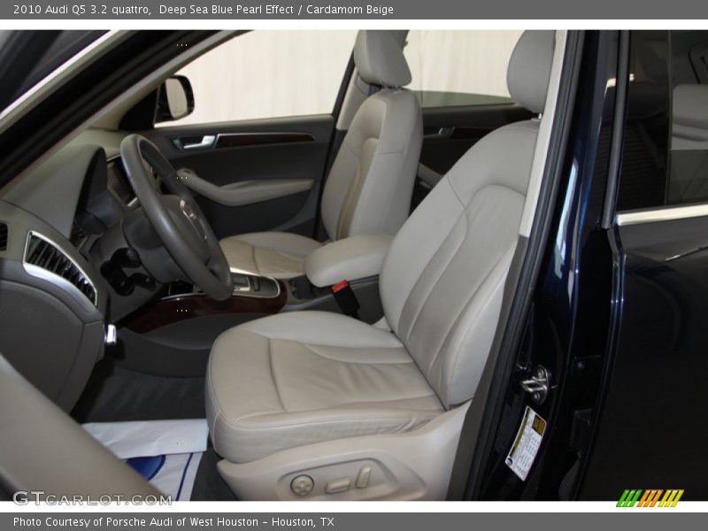 Front Seat of 2010 Q5 3.2 quattro