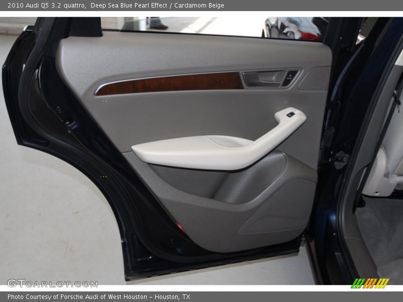 Deep Sea Blue Pearl Effect / Cardamom Beige 2010 Audi Q5 3.2 quattro