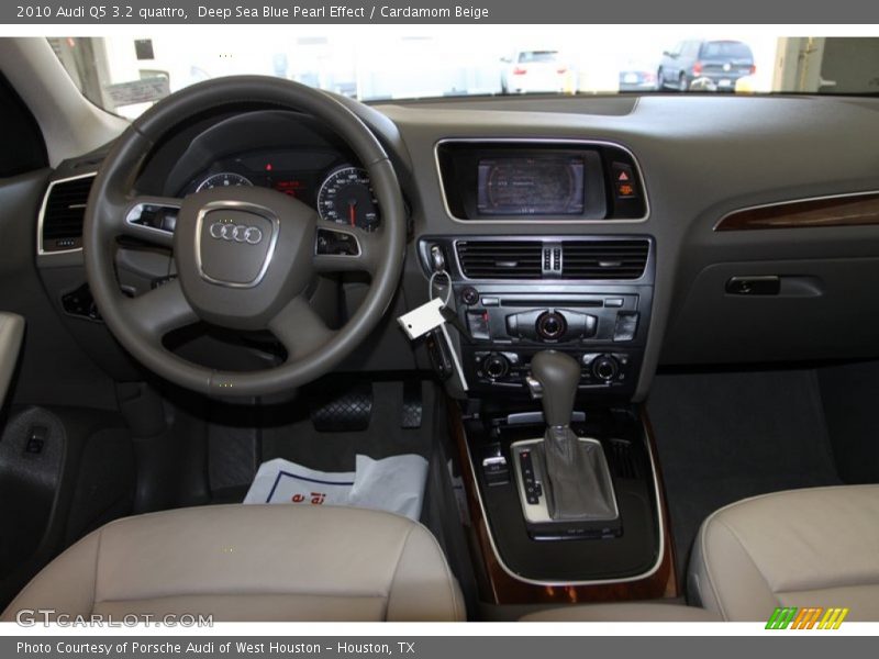 Deep Sea Blue Pearl Effect / Cardamom Beige 2010 Audi Q5 3.2 quattro