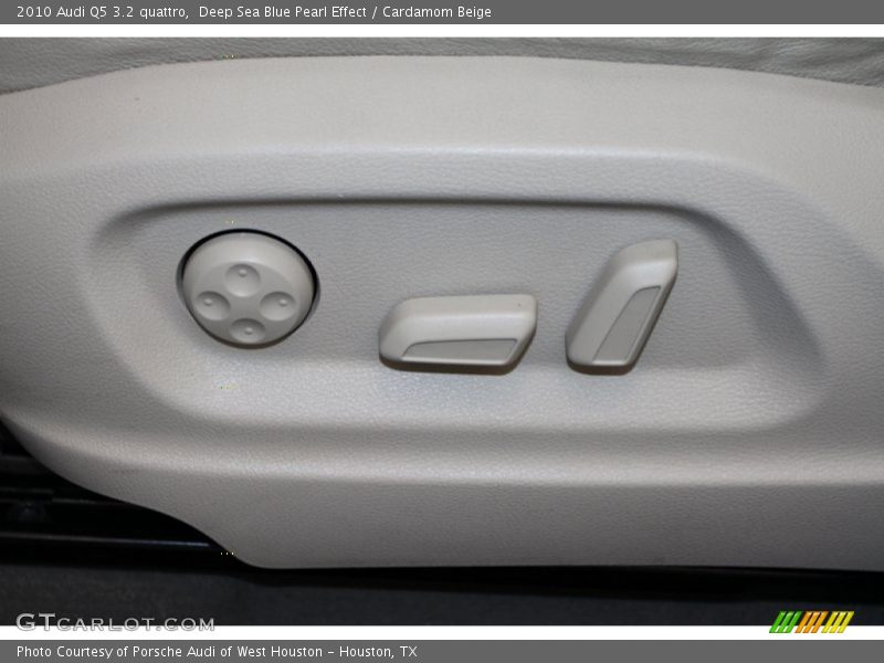 Deep Sea Blue Pearl Effect / Cardamom Beige 2010 Audi Q5 3.2 quattro