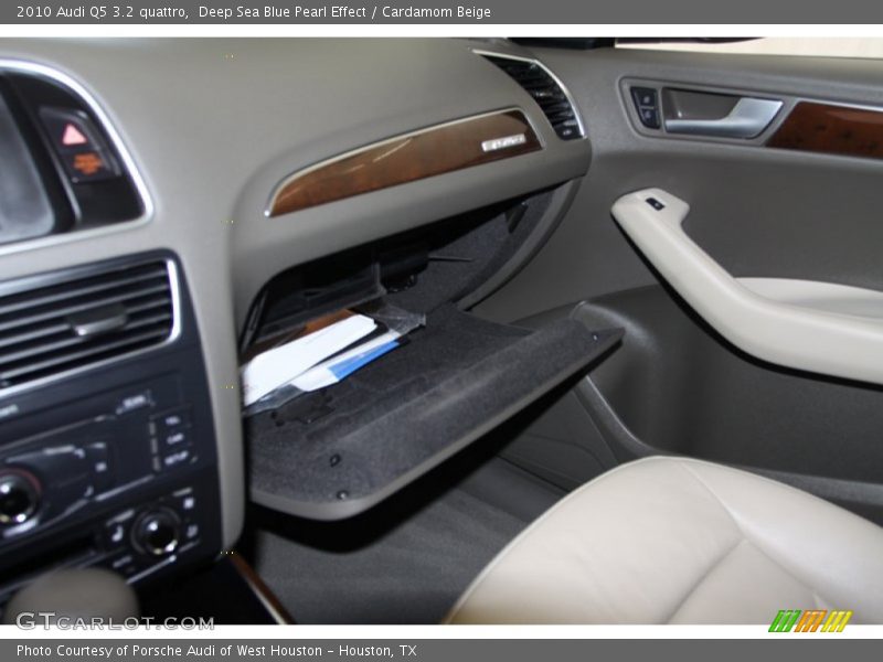 Deep Sea Blue Pearl Effect / Cardamom Beige 2010 Audi Q5 3.2 quattro