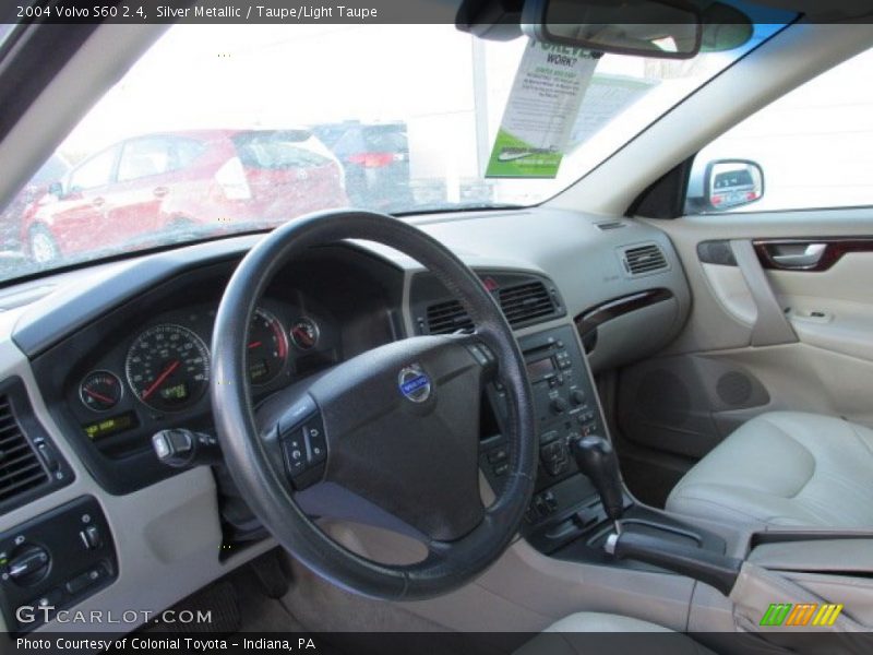 Dashboard of 2004 S60 2.4