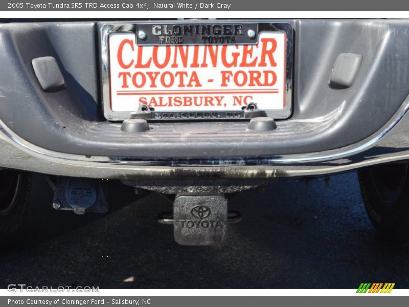 Natural White / Dark Gray 2005 Toyota Tundra SR5 TRD Access Cab 4x4
